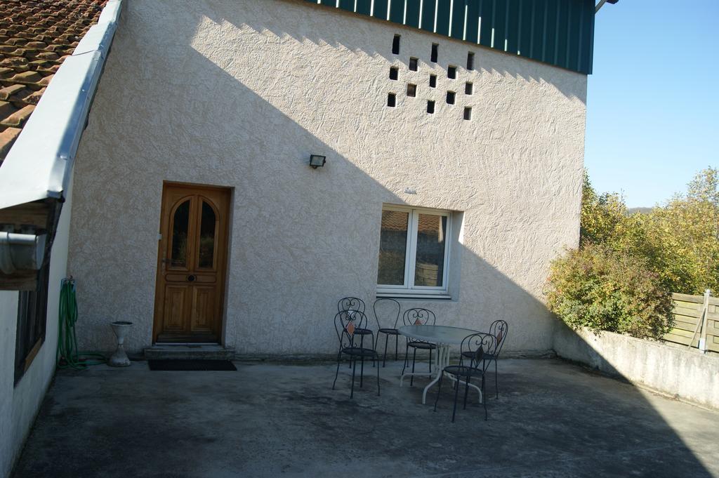 Chambres D'Hotes La Noyeraie Izeron エクステリア 写真