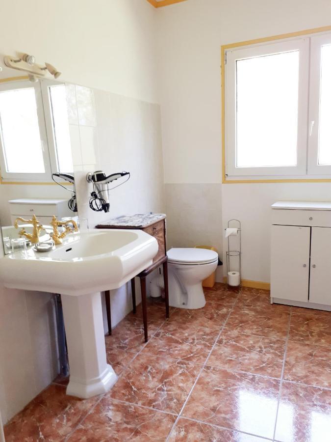 Chambres D'Hotes La Noyeraie Izeron エクステリア 写真