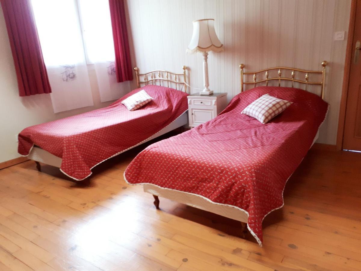 Chambres D'Hotes La Noyeraie Izeron エクステリア 写真